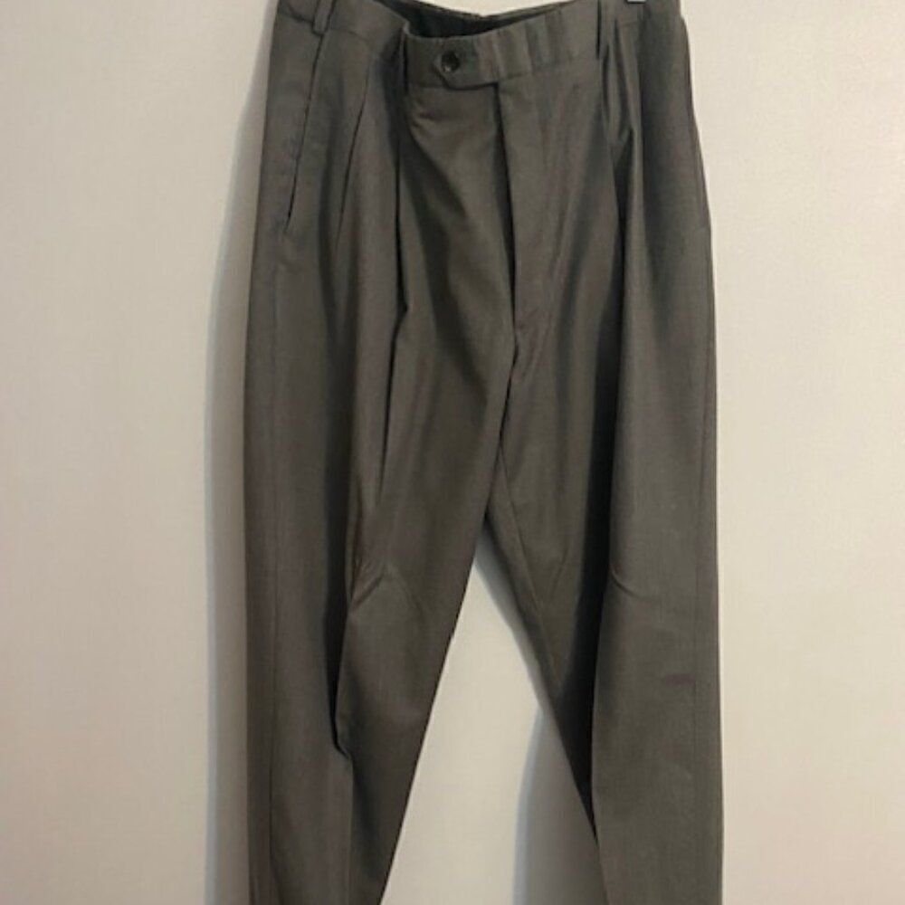 Austin Reed Gray Pleated front with cuff pants, size 34